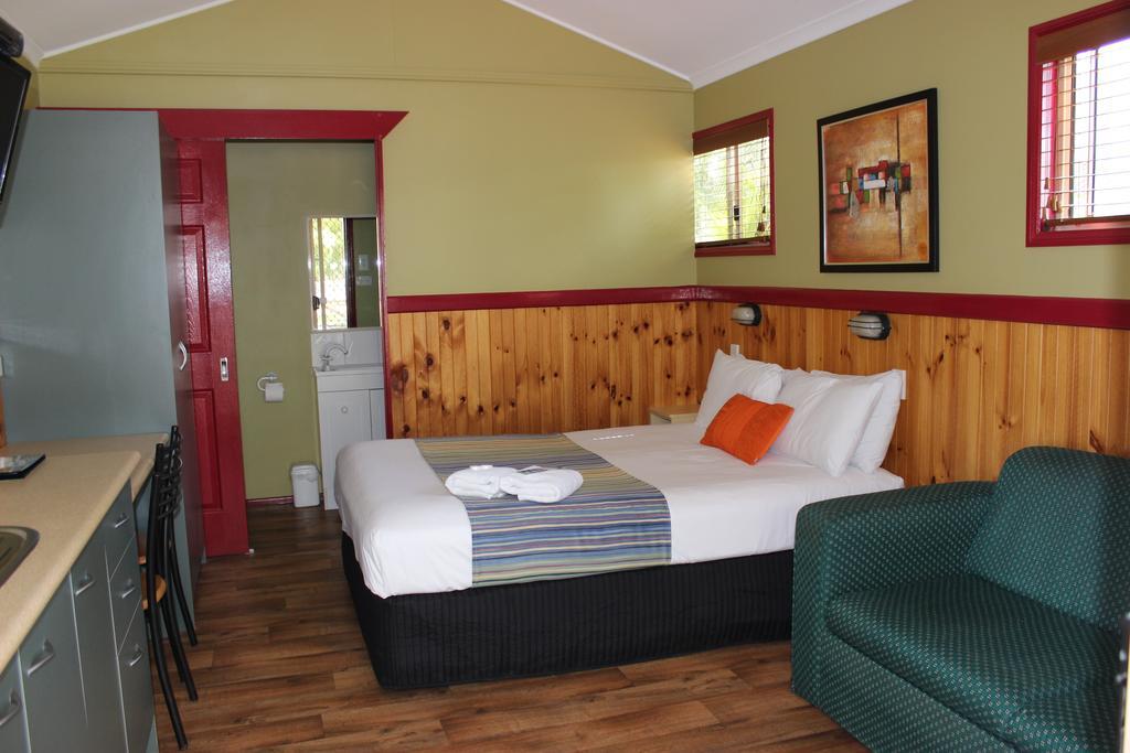 Big4 Aussie Outback Oasis Holiday Park Charters Towers Room photo